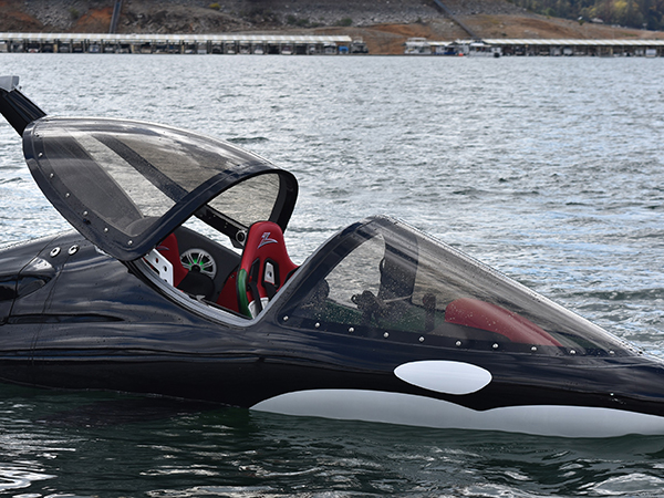 أفضل طريقة لإنفاق 100 ألف دولار أمريكي... غواصة Seabreacher